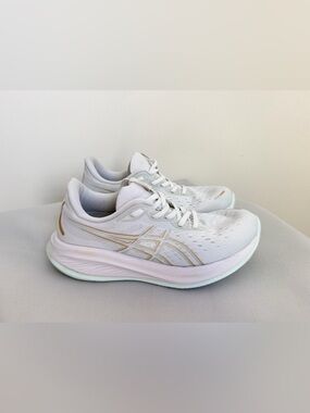 ASICS GEL-Cumulus 26 Women’s White Gold Running Shoes